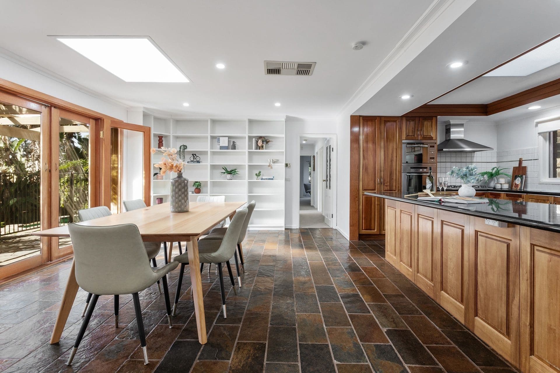 5 The Glade, Wheelers Hill VIC 3150, Wheelers Hill - Thumbnail 4