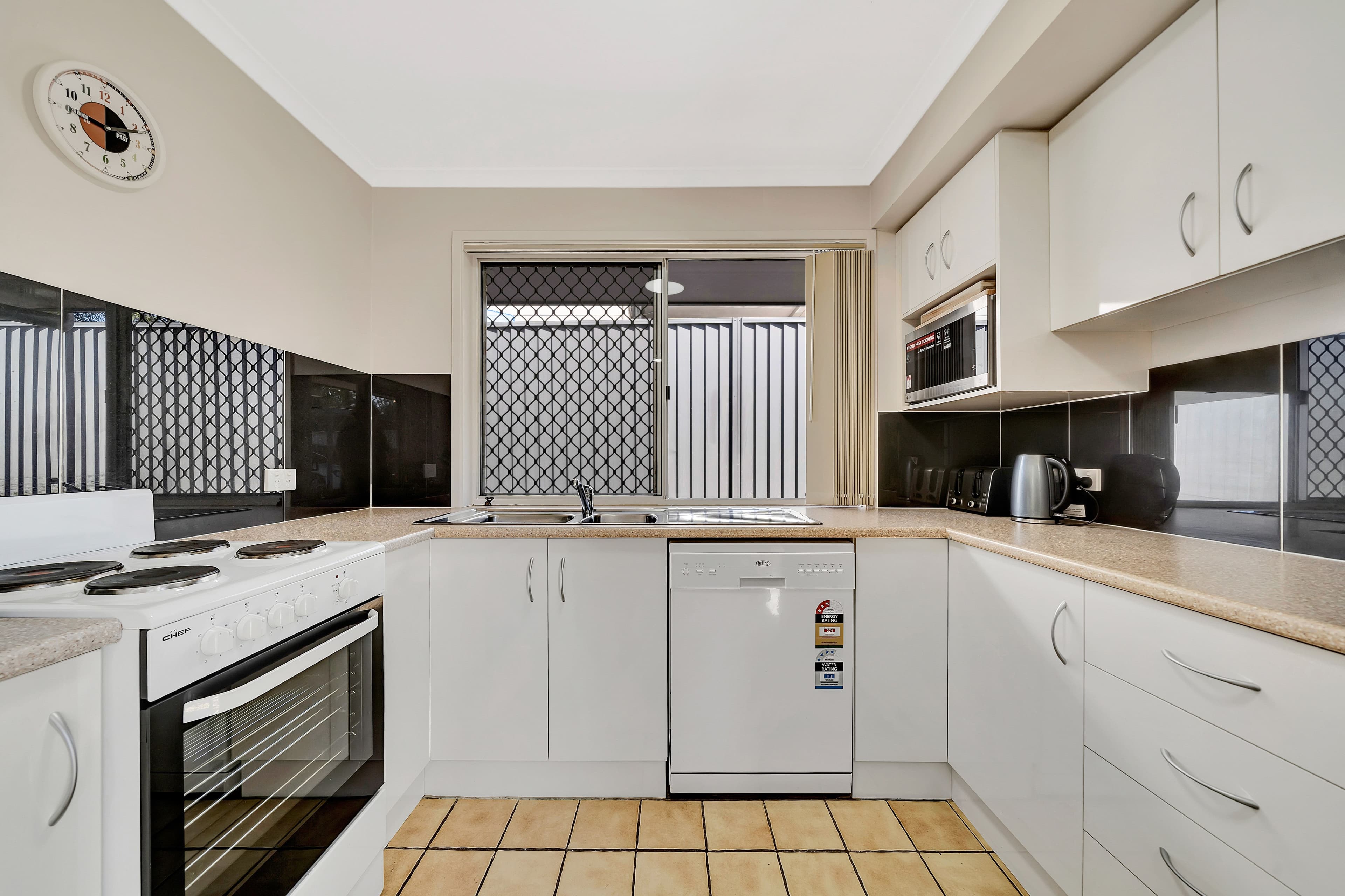 37 Limerick Drive, Crestmead QLD 4132, Crestmead - Thumbnail 2
