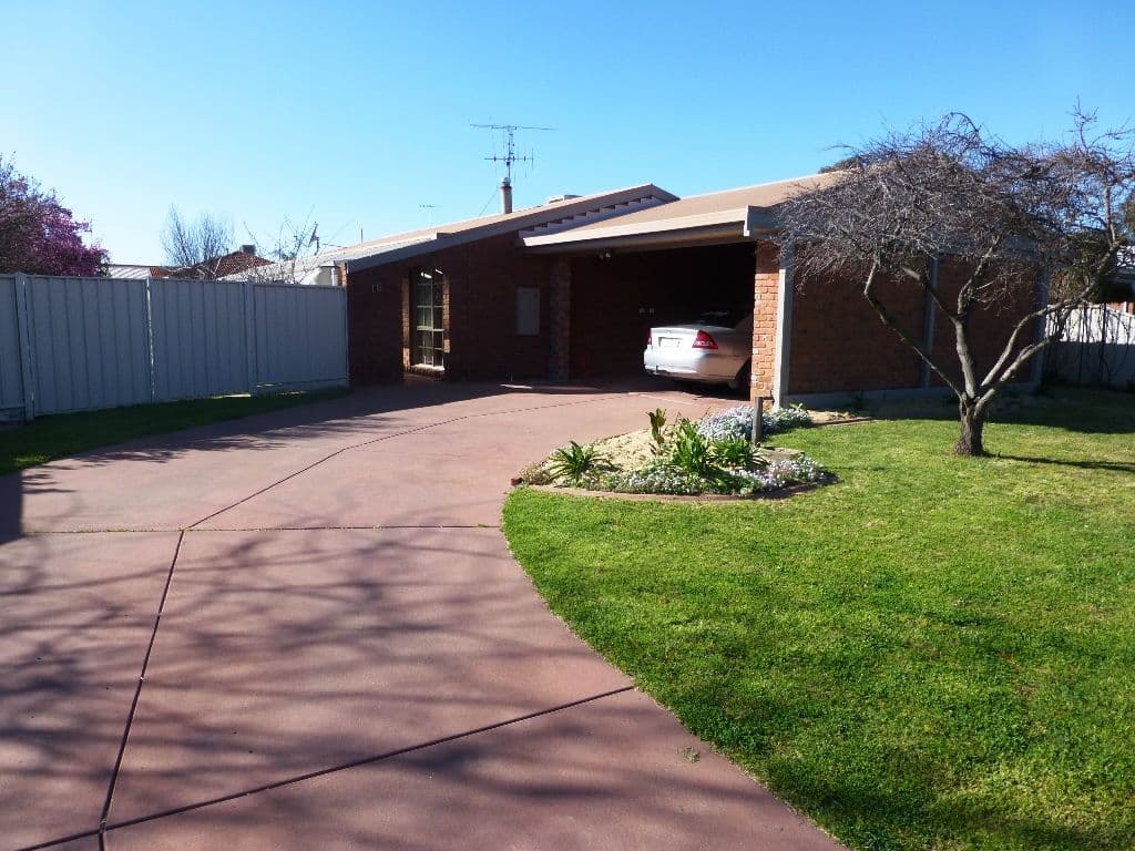 16 Oscar Place, ECHUCA VIC 3564, Echuca - Image 1