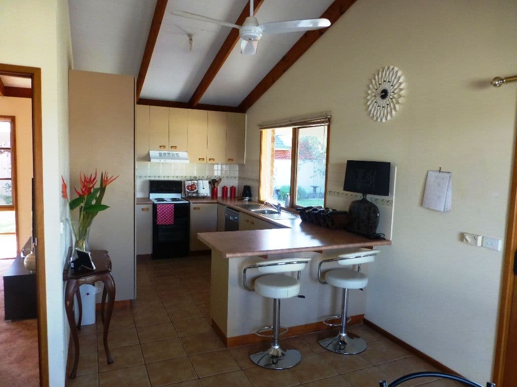16 Oscar Place, ECHUCA VIC 3564, Echuca - Thumbnail 8