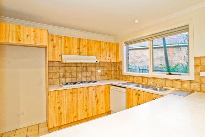 10 HELSTON Court, CROYDON HILLS VIC 3136, Croydon Hills - Thumbnail 3