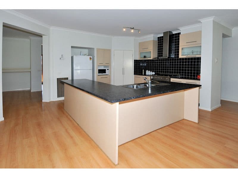85 Golfview Drive, CRAIGIEBURN VIC 3064, Craigieburn - Thumbnail 2