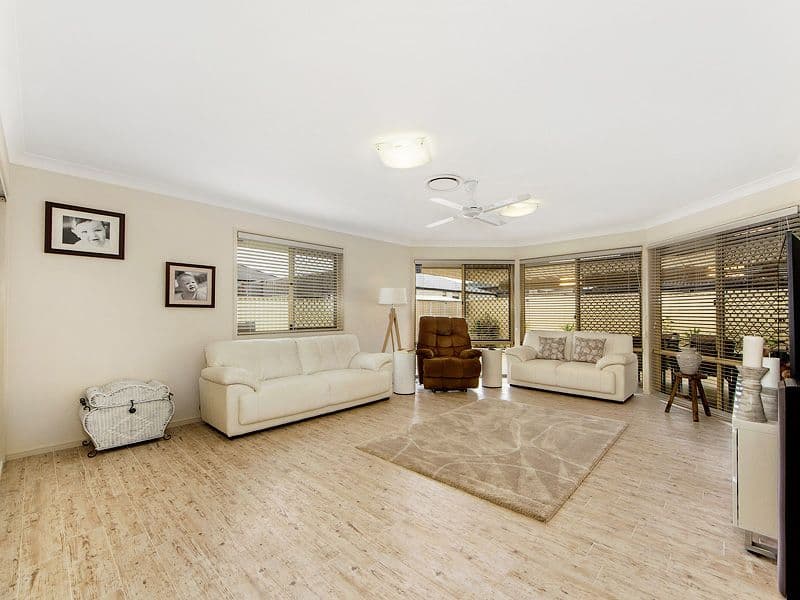 4 Silverash Street, Oxenford QLD 4210, Oxenford - Thumbnail 2