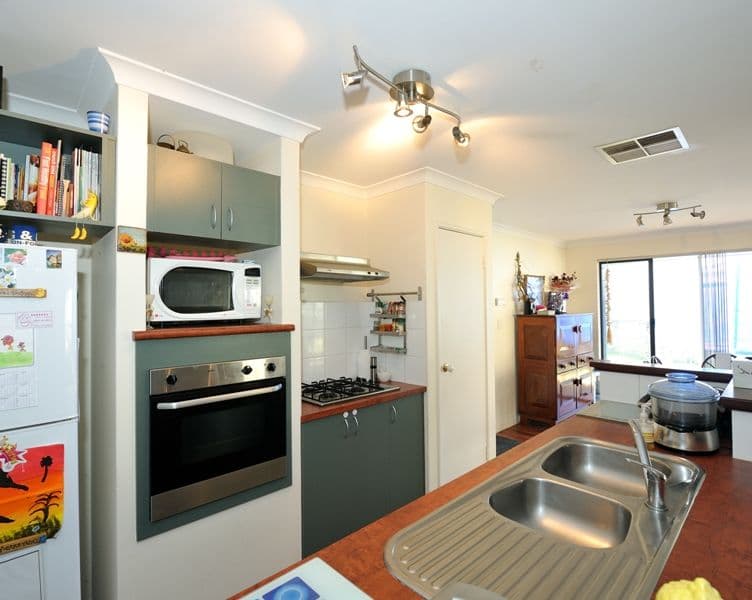 7 Teesdale Way, BALDIVIS WA 6171, Baldivis - Thumbnail 2