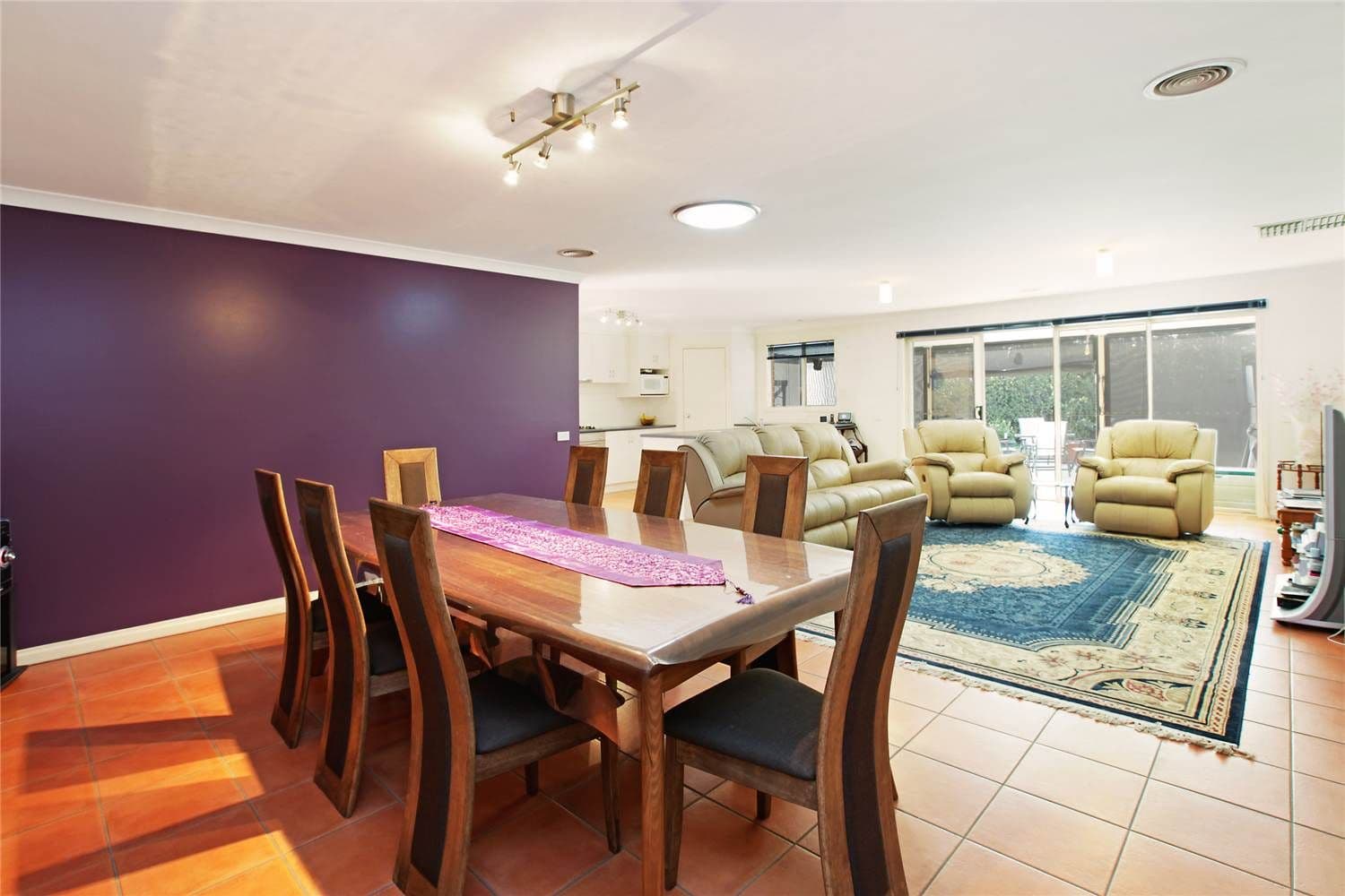 33 Oakwood Crescent, WAURN PONDS VIC 3216, Waurn Ponds - Thumbnail 4