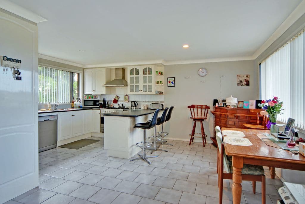 5 Loftus Drive, BARRACK HEIGHTS NSW 2528, Barrack Heights - Thumbnail 4