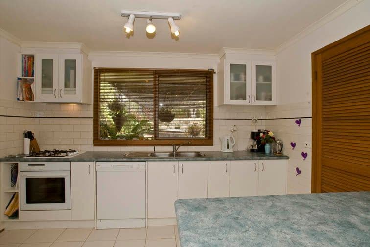 2 McFadzean Street, COLDSTREAM VIC 3770, Coldstream - Thumbnail 3