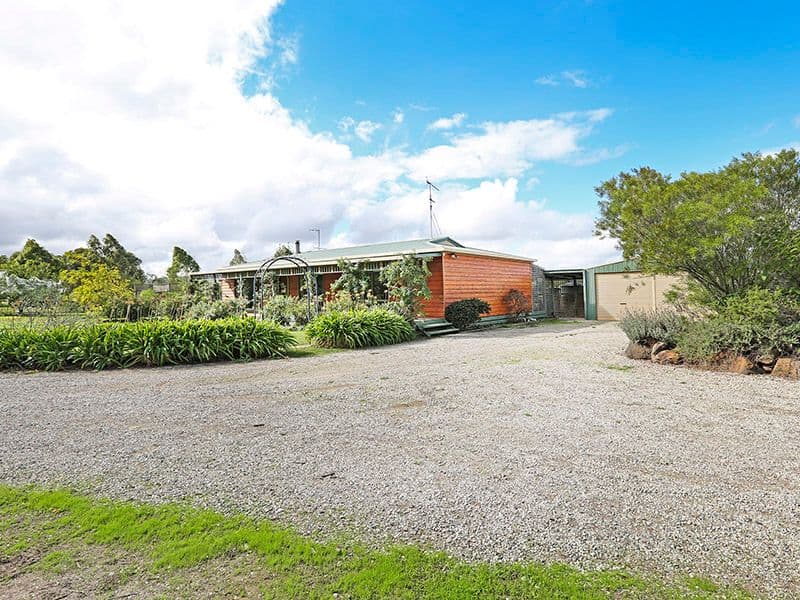 193 Burnside Road, BANNOCKBURN VIC 3331, Bannockburn - Thumbnail 2