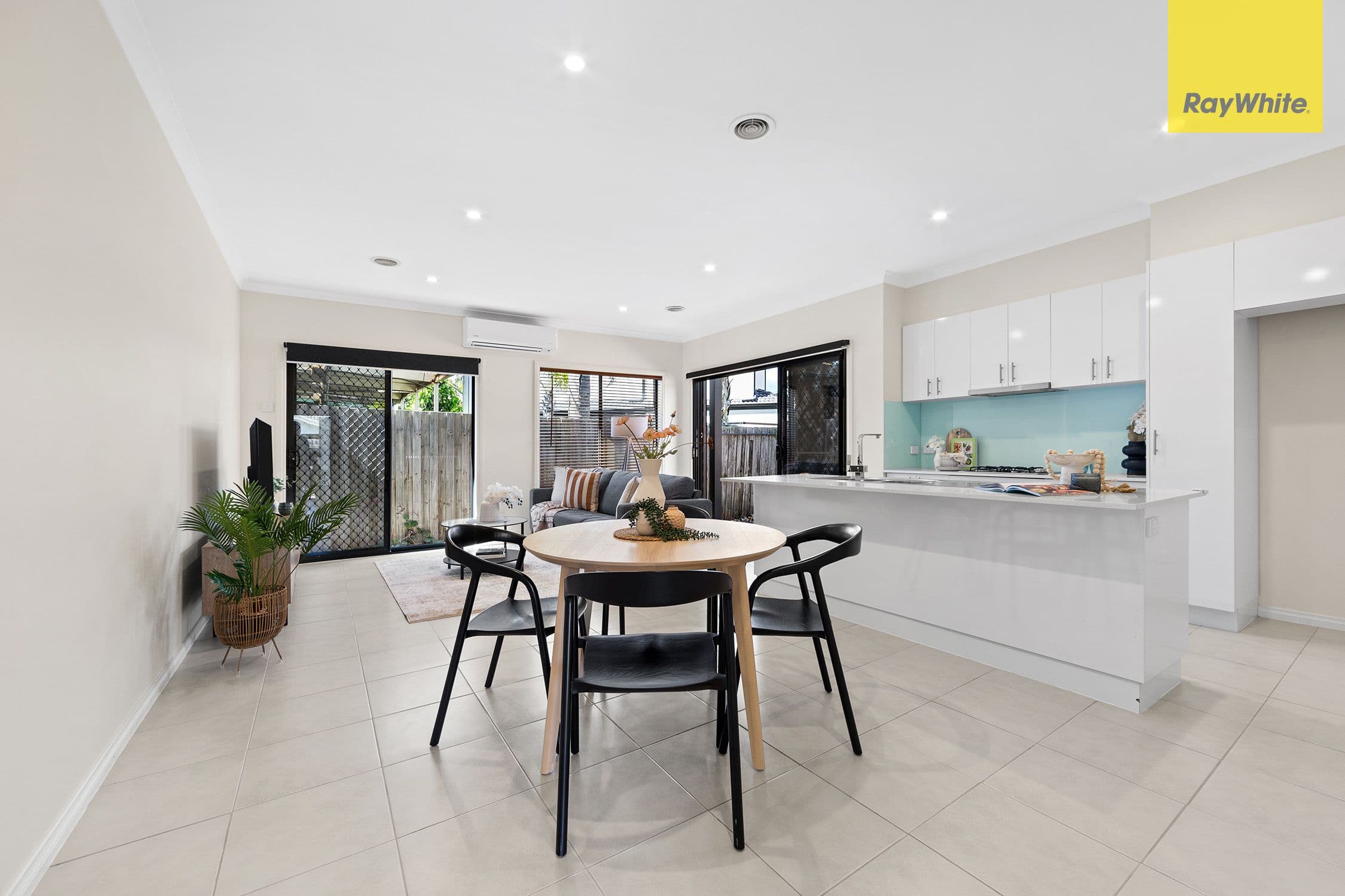 18 Honey Grove, St Albans VIC 3021, St Albans - Thumbnail 2