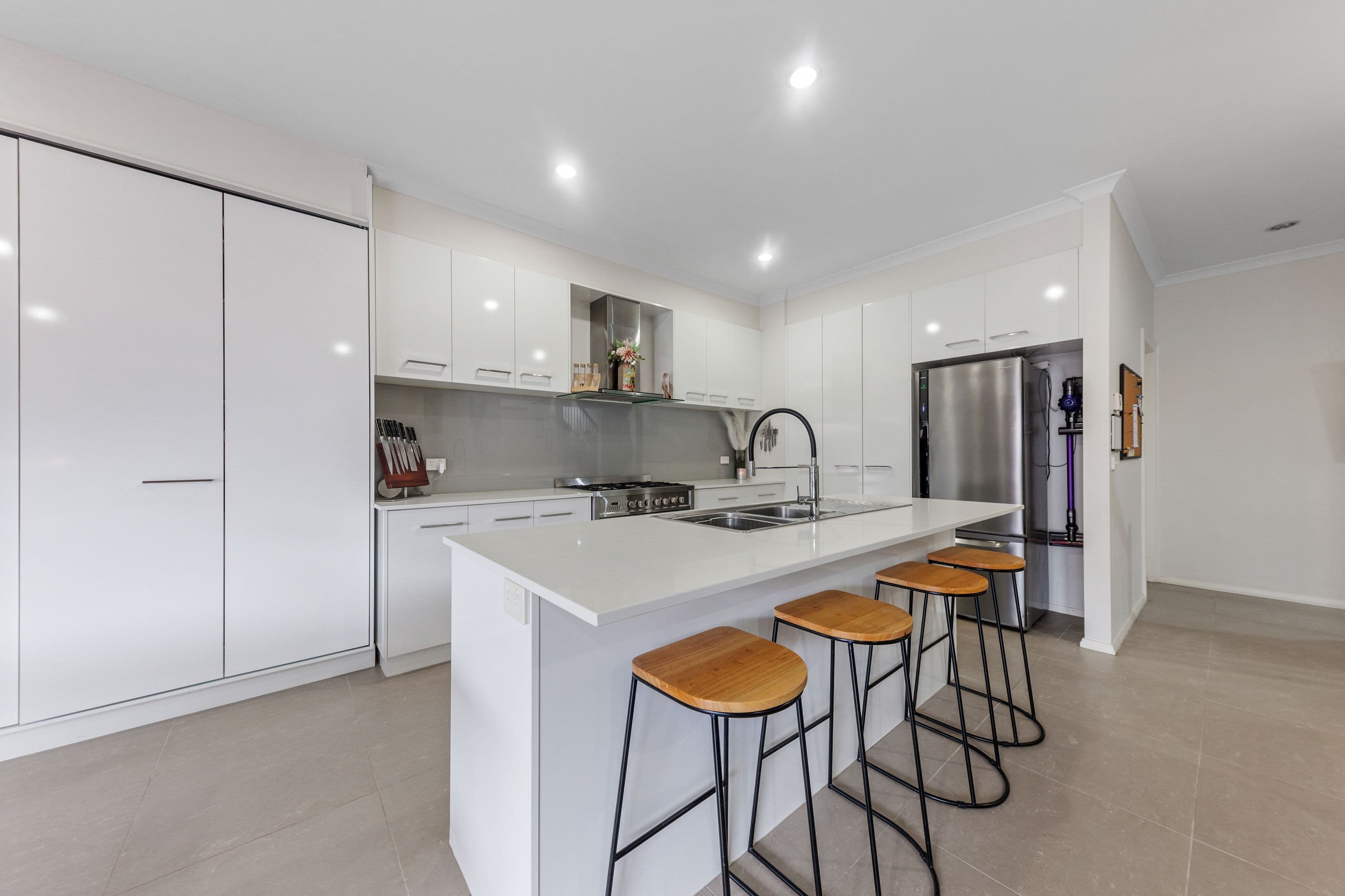 18 Swan Street, Pakenham VIC 3810, Pakenham - Thumbnail 2