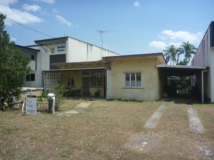 208 Hartley Street, BUNGALOW QLD 4870, Bungalow - Image 1