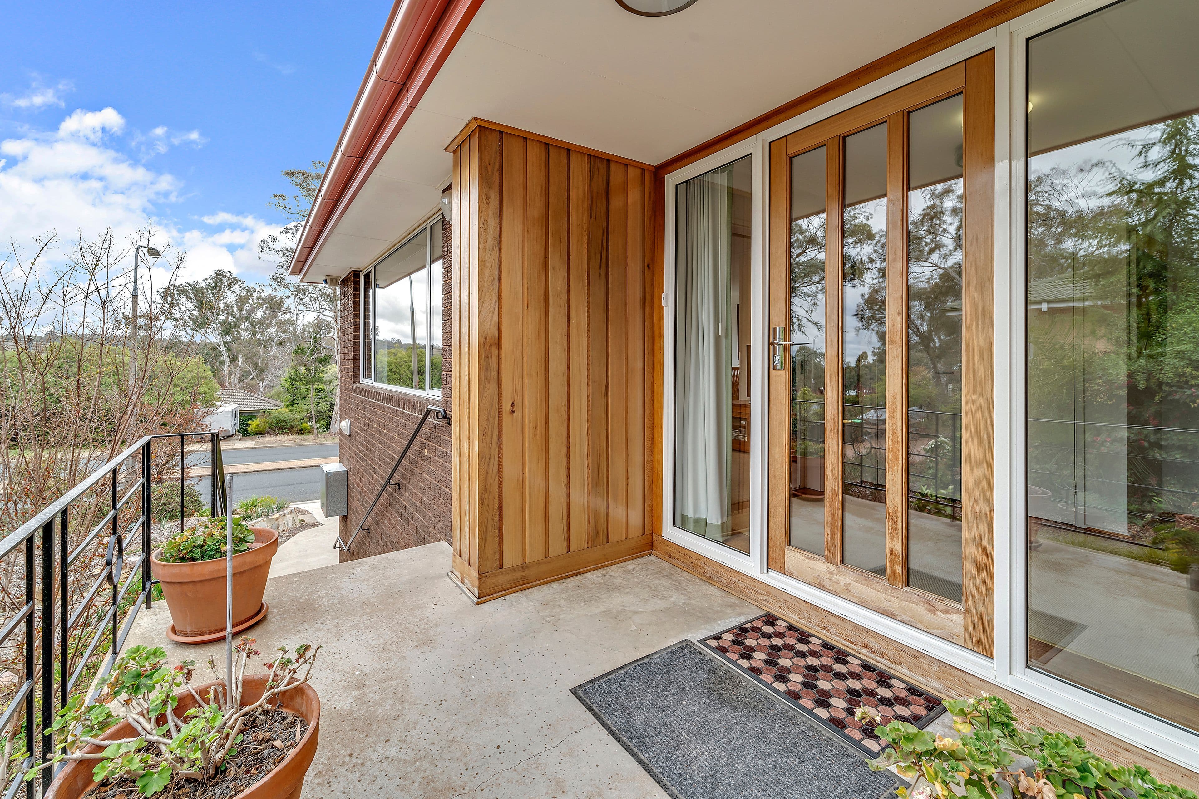 82 Bandjalong Crescent, Aranda ACT 2614, Aranda - Thumbnail 2