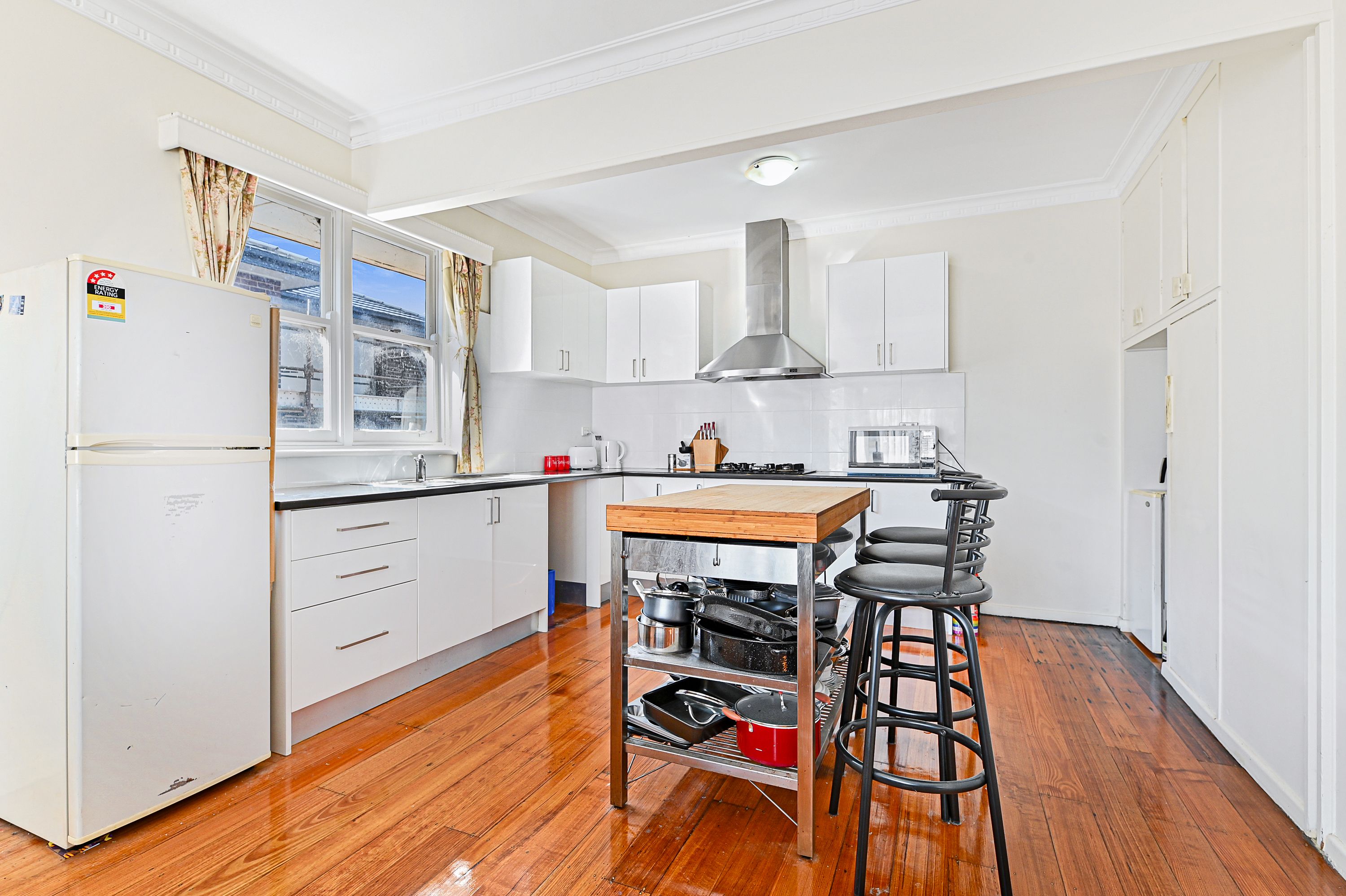 8 Durward Avenue, Glen Waverley VIC 3150, Glen Waverley - Thumbnail 4