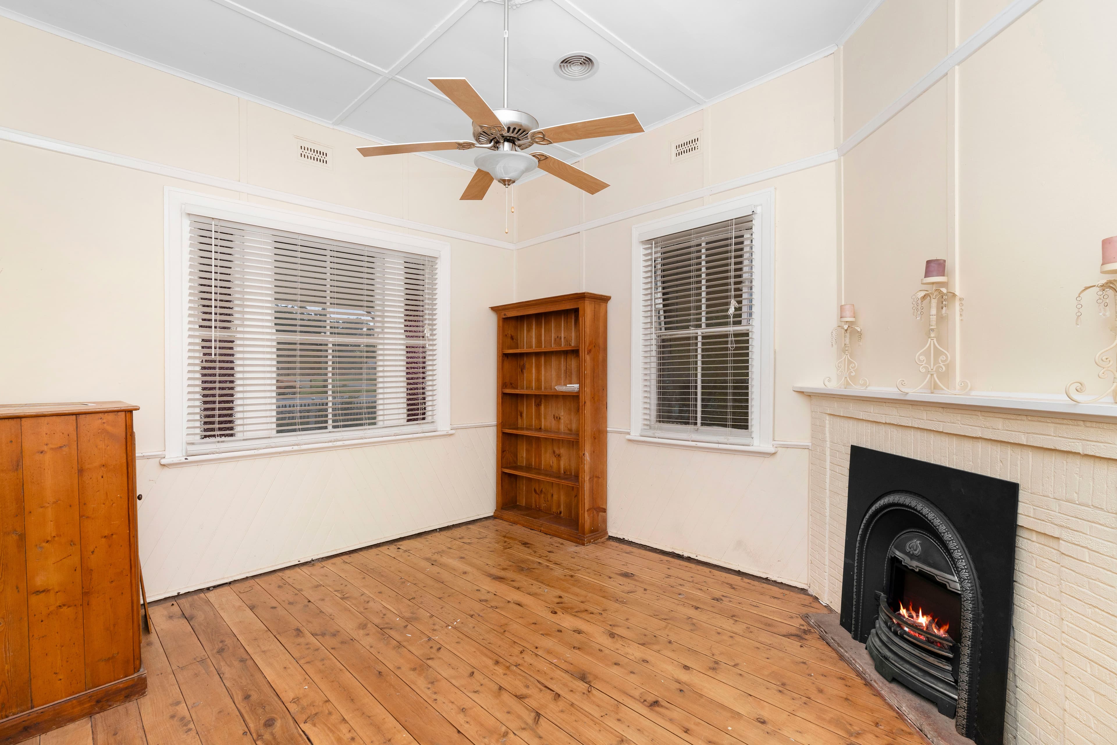 38 Menangle Street, Ganmain NSW 2702, Ganmain - Thumbnail 2