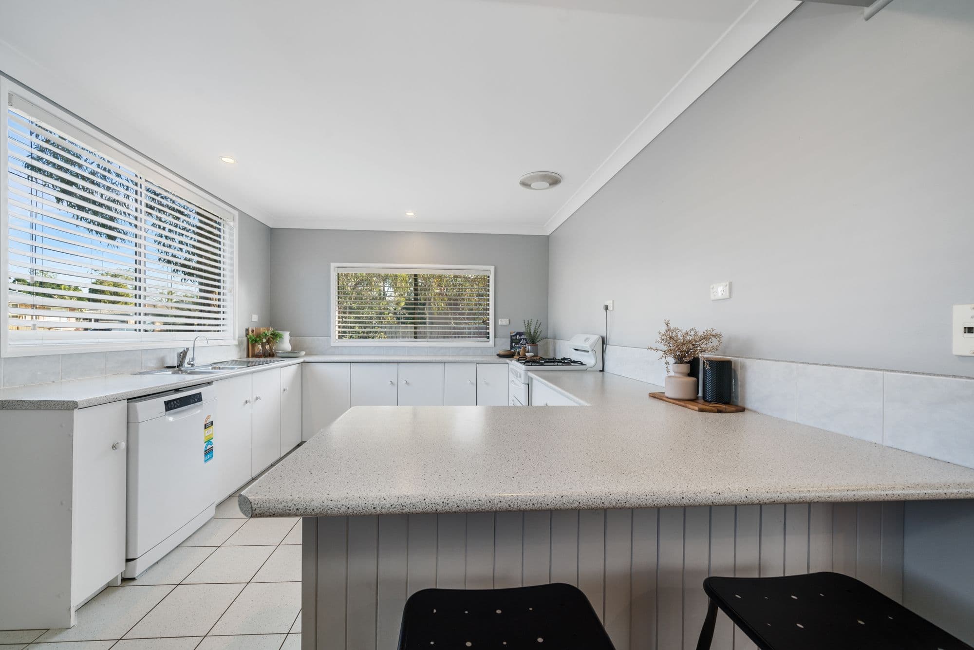 13 Windsor Road, Berkeley Vale NSW 2261, Berkeley Vale - Thumbnail 4