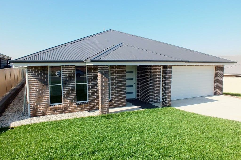 77 Graham Drive, Kelso - Image 1