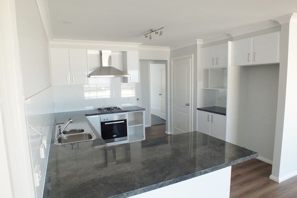 77 Graham Drive, Kelso - Thumbnail 2