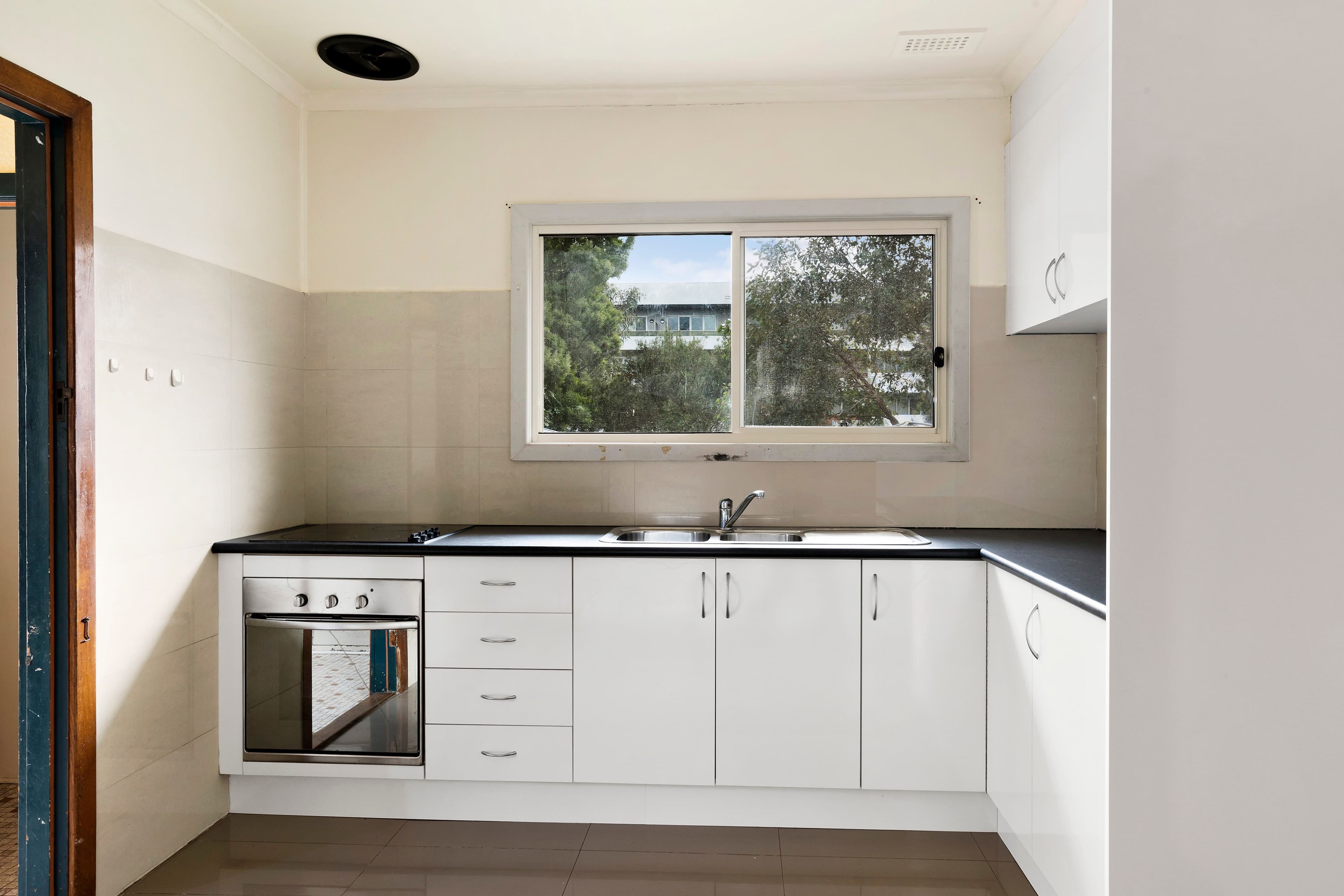 5 Woonah Street, Chadstone VIC 3148, Chadstone - Thumbnail 4