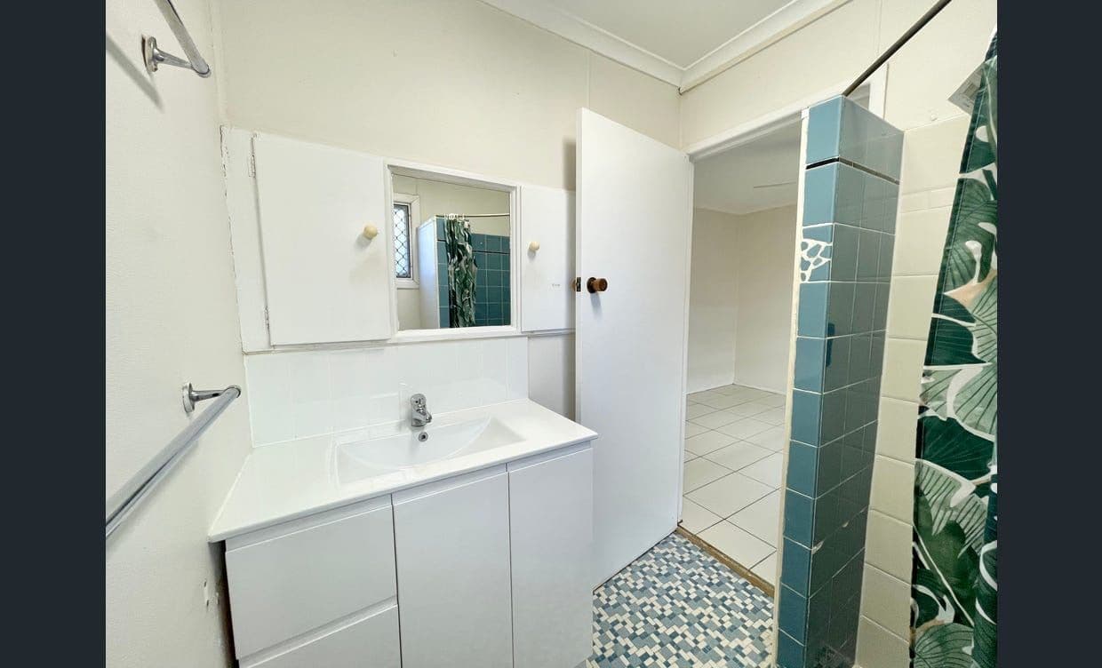 7 Leonard Avenue, Surfers Paradise QLD 4217, Surfers Paradise - Image 1