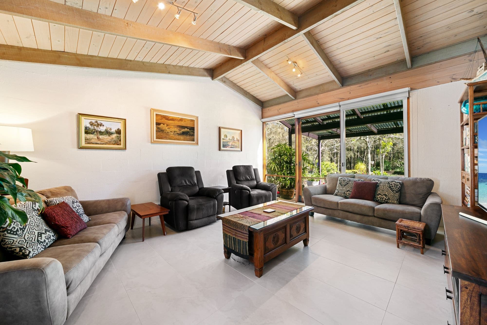 98 Kincumber Crescent, Davistown NSW 2251, Davistown - Thumbnail 3