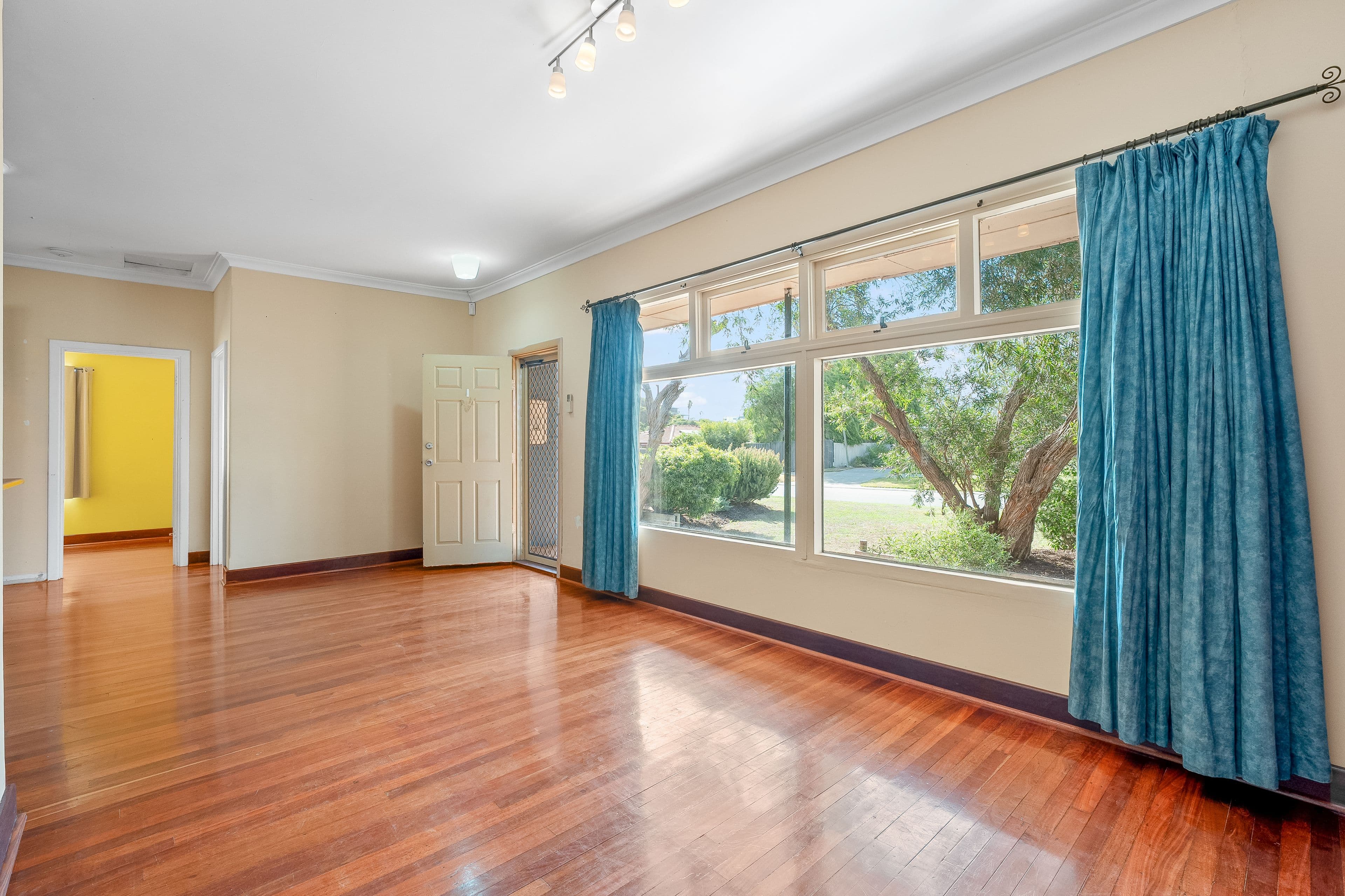 31 Hokin Street, Waikiki WA 6169, Waikiki - Thumbnail 2