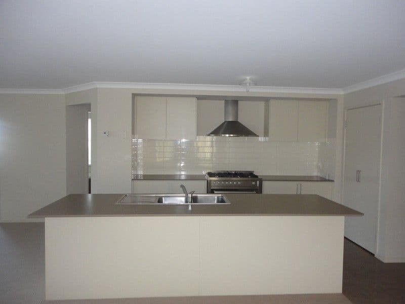 17 Barchester Avenue, TRUGANINA VIC 3029, Truganina - Thumbnail 3