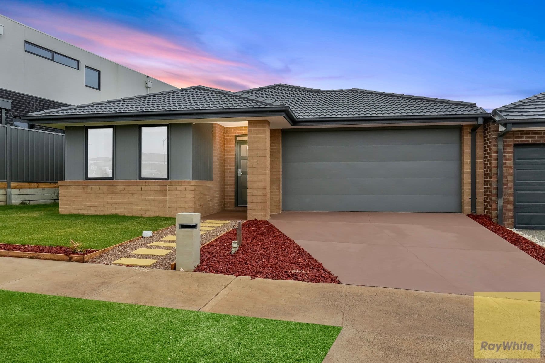 28 Dolomites Drive, Truganina VIC 3029, Truganina - Thumbnail 2