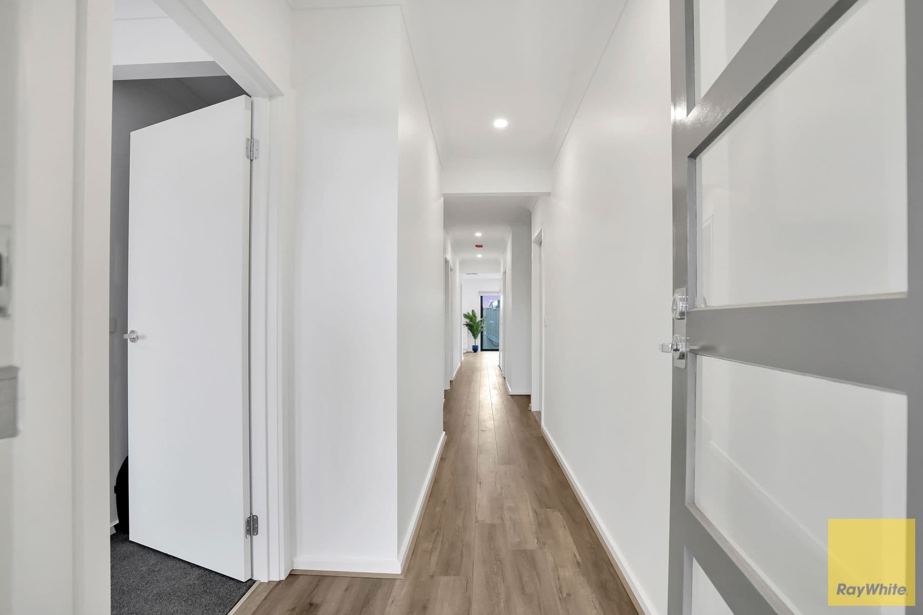28 Dolomites Drive, Truganina VIC 3029, Truganina - Thumbnail 3