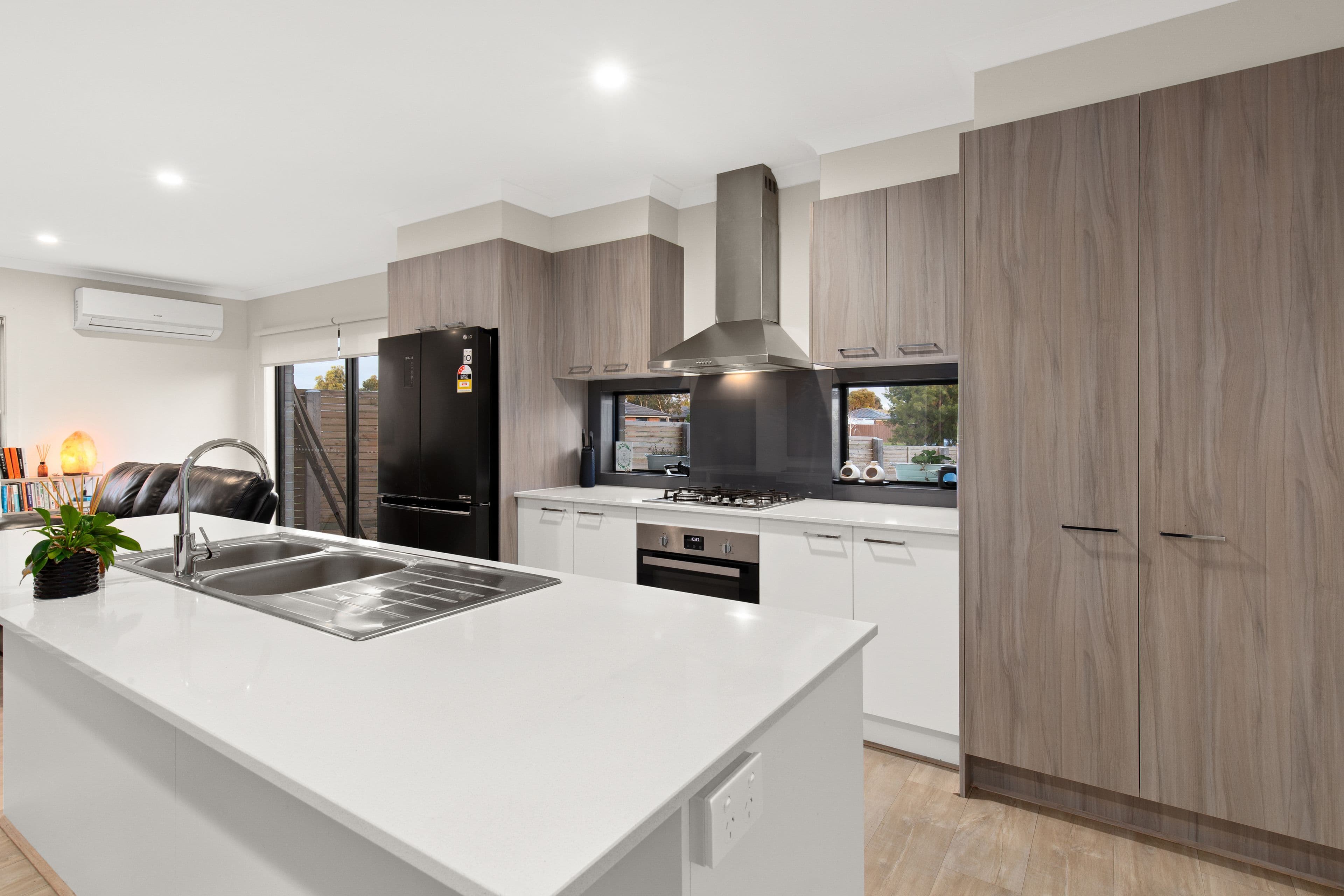 5 Muirhead Gardens, Caroline Springs - Thumbnail 3