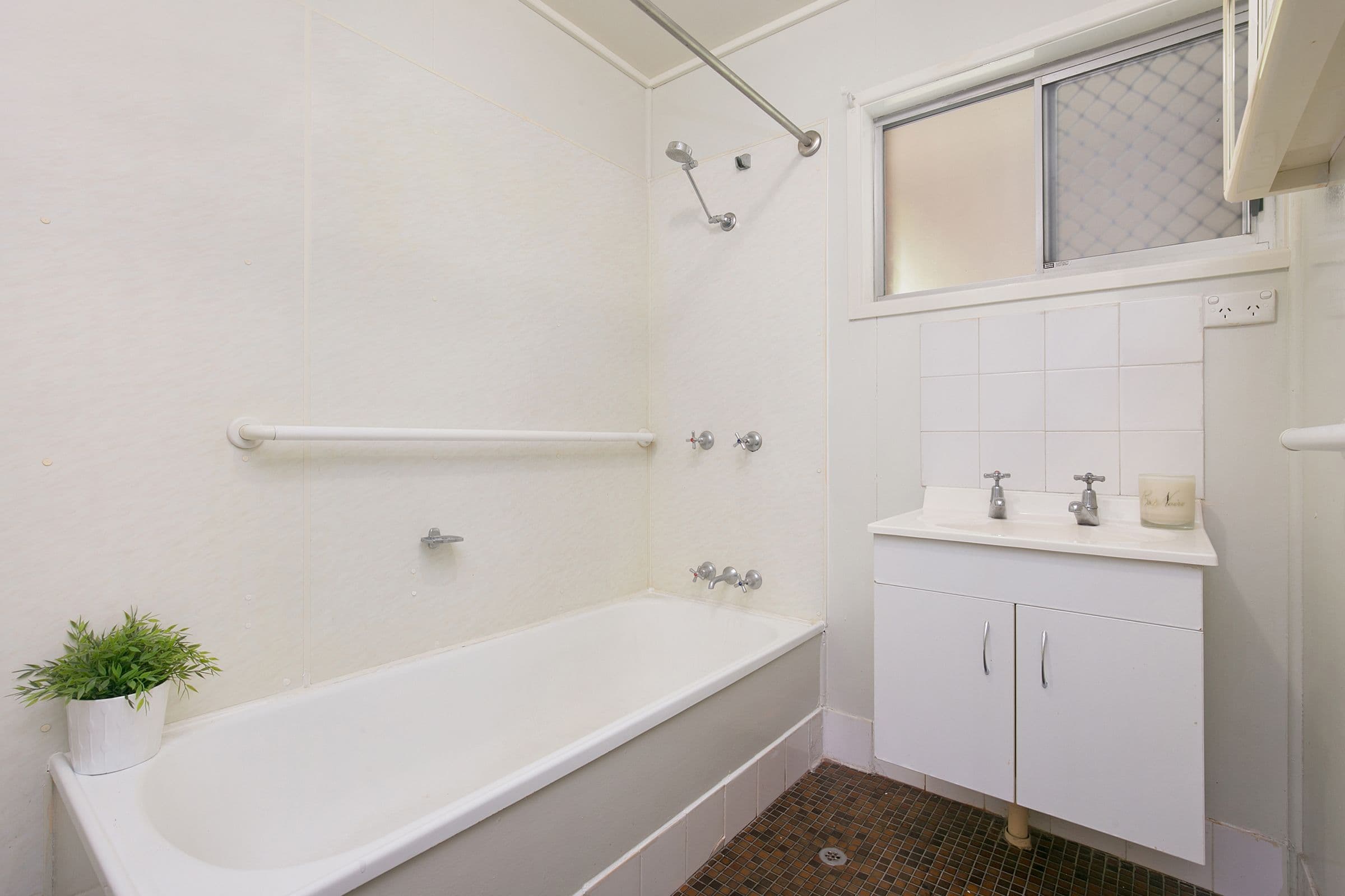 21 Dampier Avenue, Eagleby QLD 4207, Eagleby - Thumbnail 5