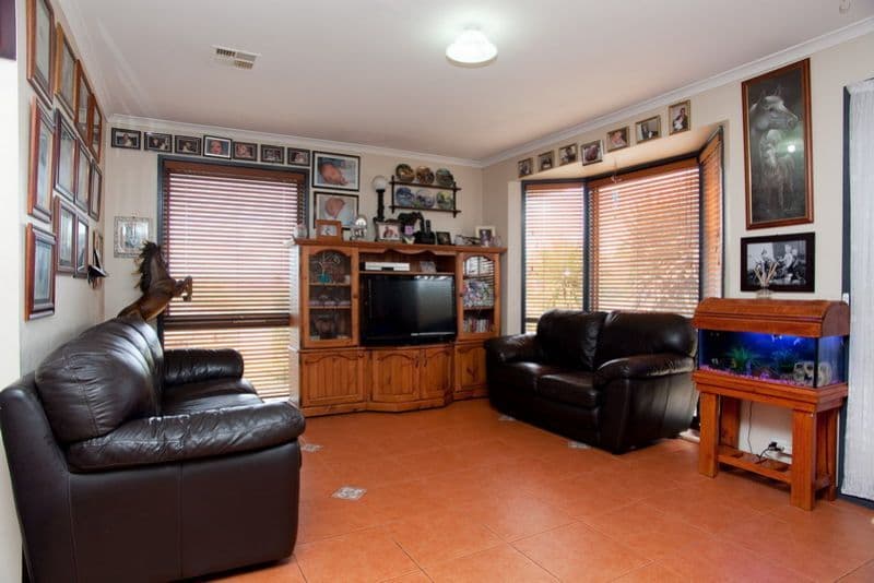 83 Banbury Crescent, CRAIGIEBURN VIC 3064, Craigieburn - Thumbnail 2