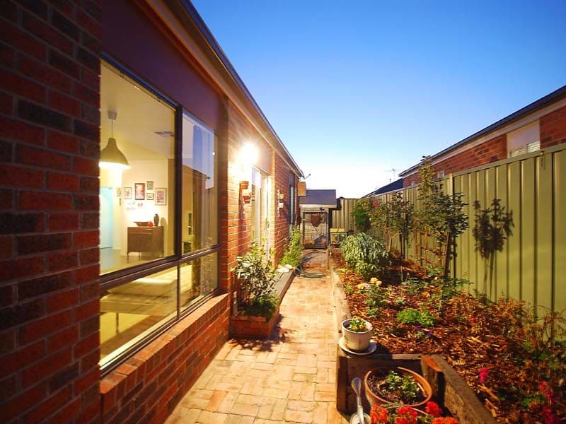 30 Chelsworth Loop, CRAIGIEBURN VIC 3064, Craigieburn - Thumbnail 3