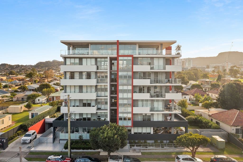 11/130 Kembla Street, Wollongong - Image 1