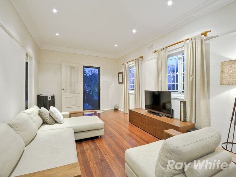 33 Vale Street, WAVELL HEIGHTS QLD 4012, Wavell Heights - Thumbnail 2