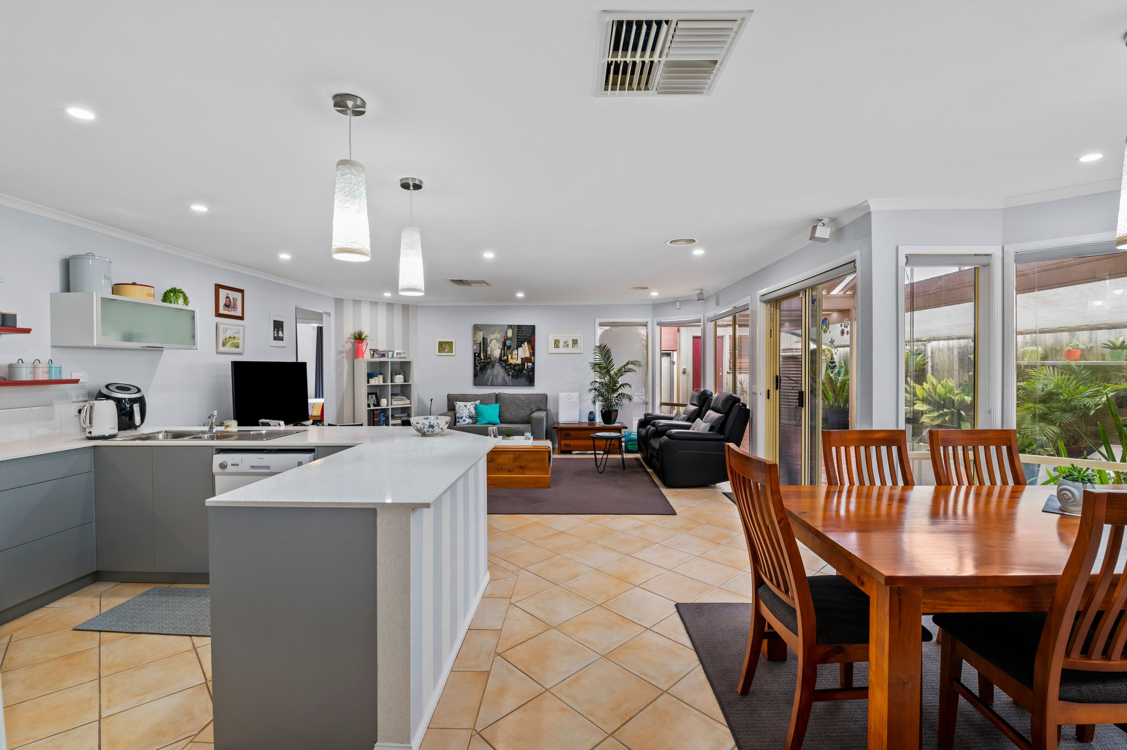 11 Bellows Street, South Morang VIC 3752, South Morang - Thumbnail 3