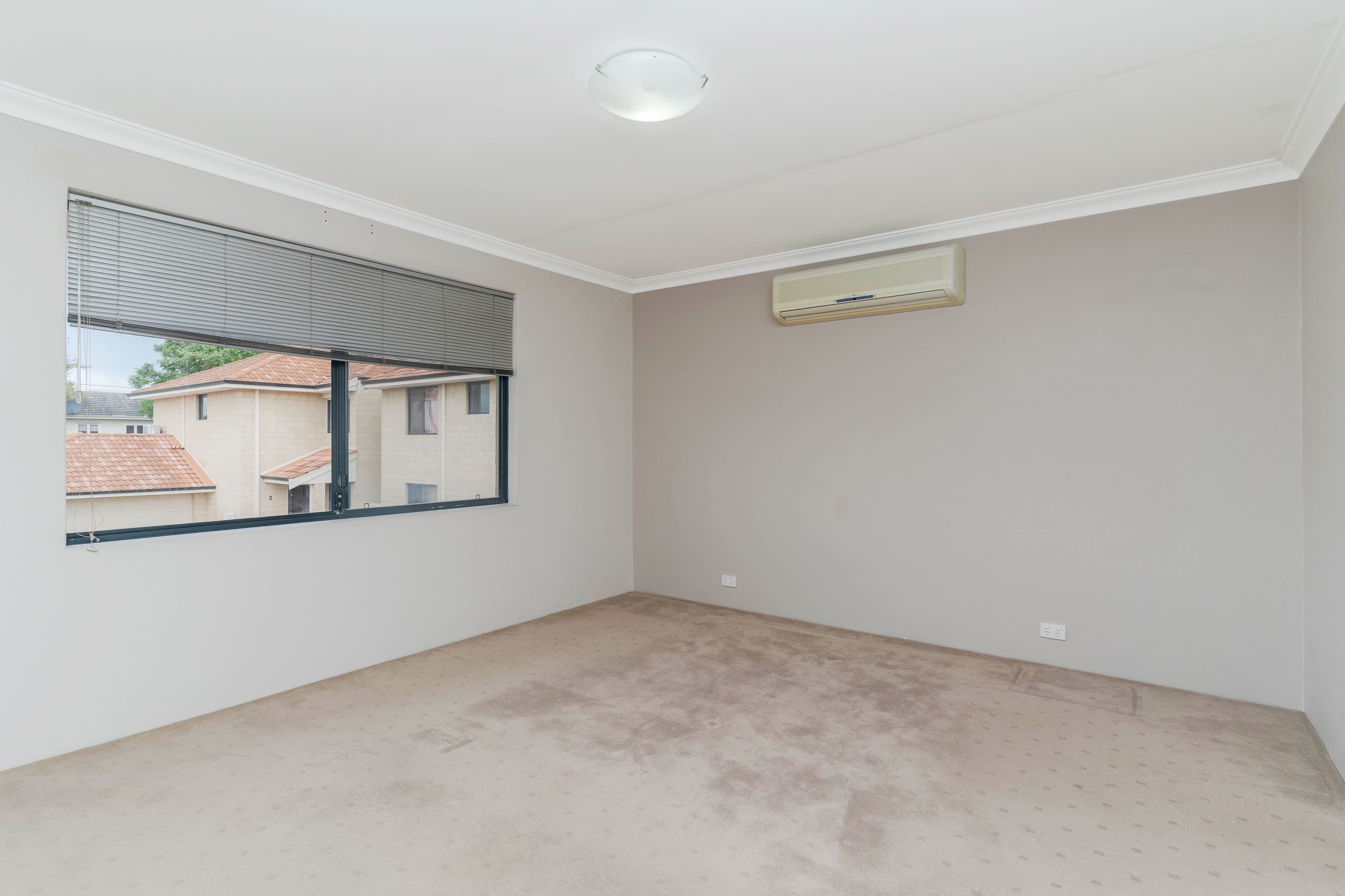 37 Ravenswood Drive, Nollamara WA 6061, Nollamara - Thumbnail 3