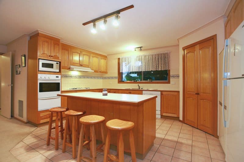 17 Wildwood Court, CRANBOURNE NORTH VIC 3977, Cranbourne North - Thumbnail 2