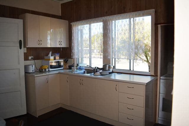 10 Coronation Drive, Blackall QLD 4472, Blackall - Thumbnail 2