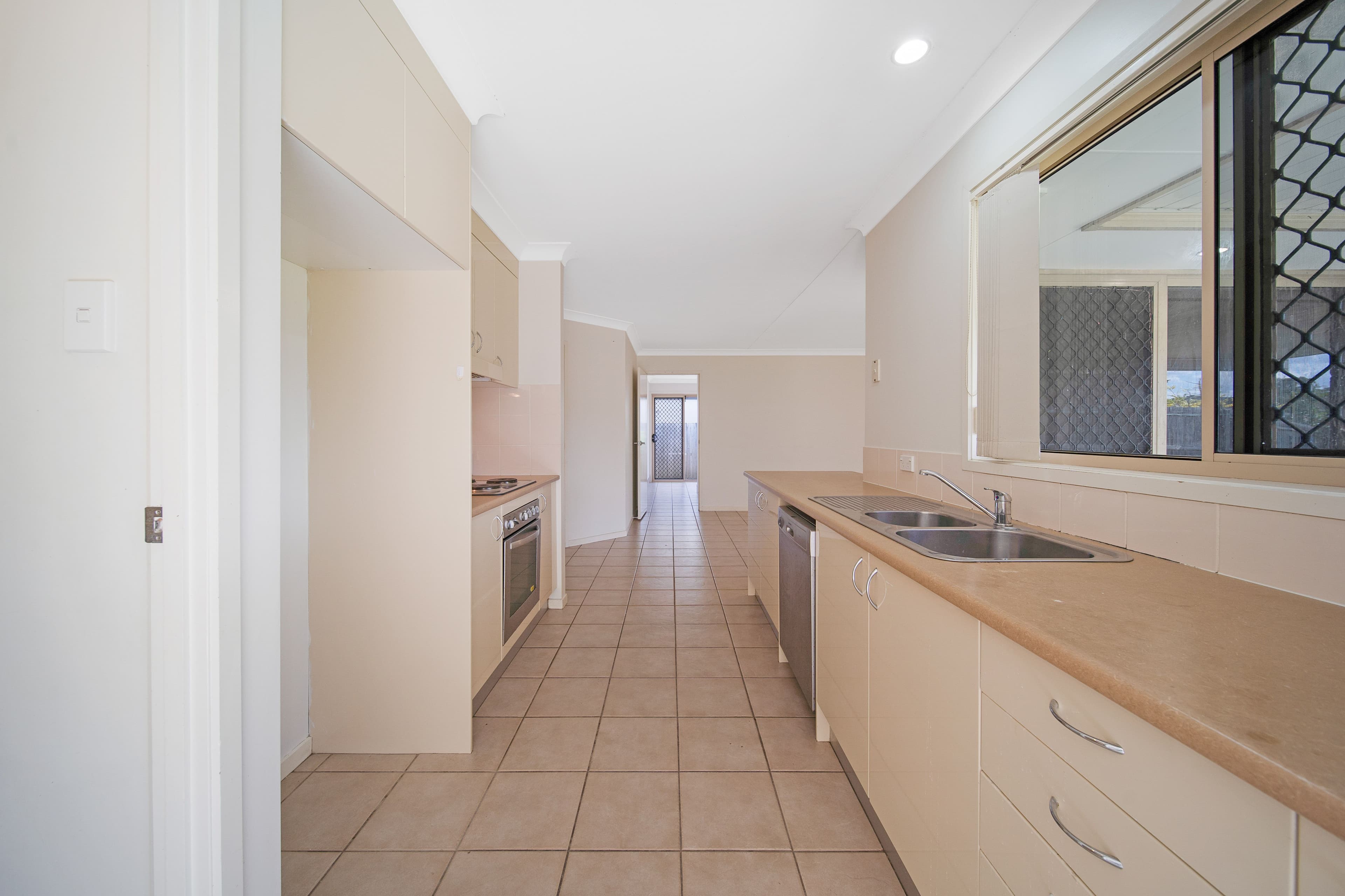 19 Webcke Avenue, Crestmead QLD 4132, Crestmead - Thumbnail 6