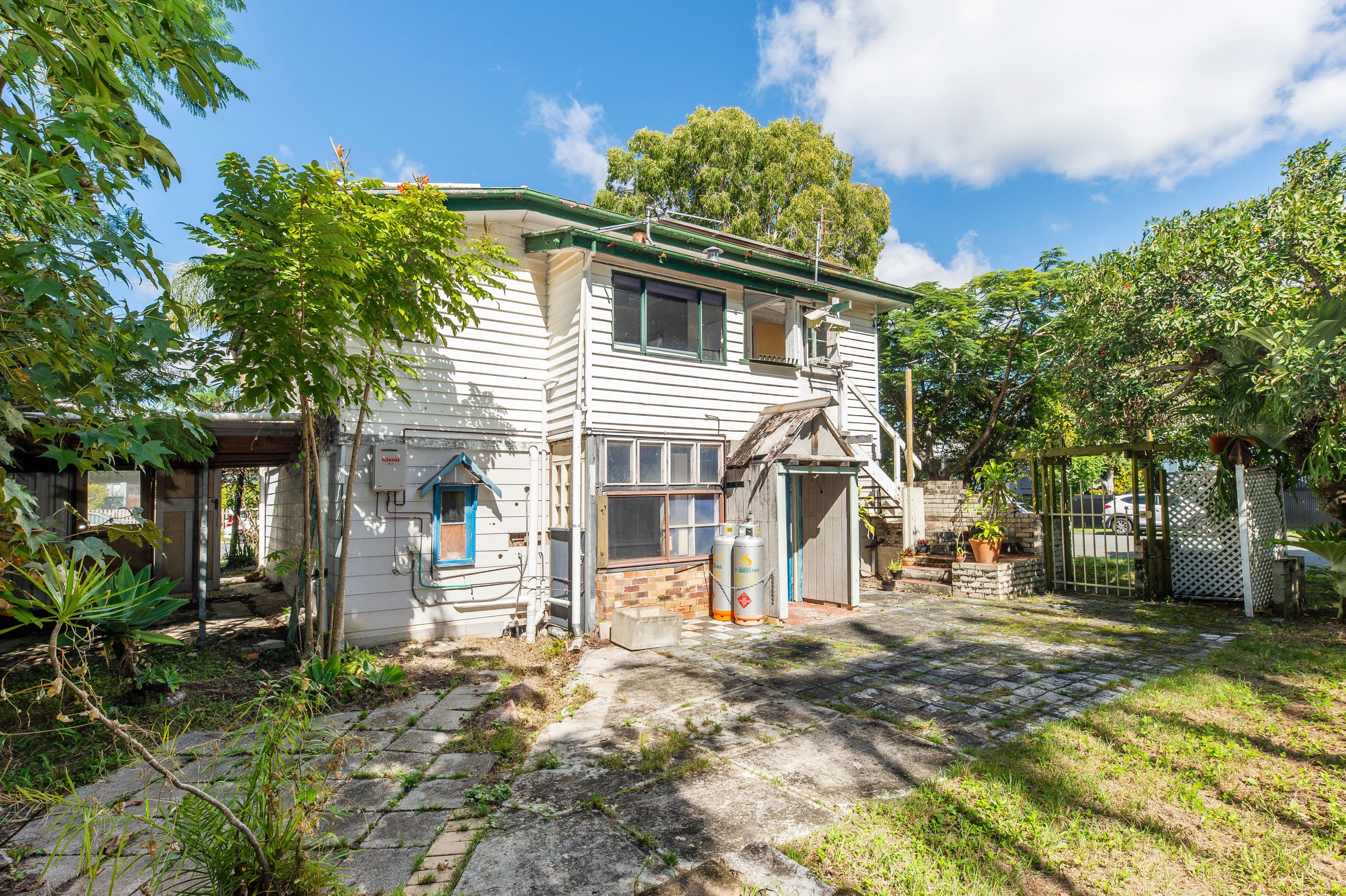 131 Pohlman Street, Southport QLD 4215, Southport - Thumbnail 2