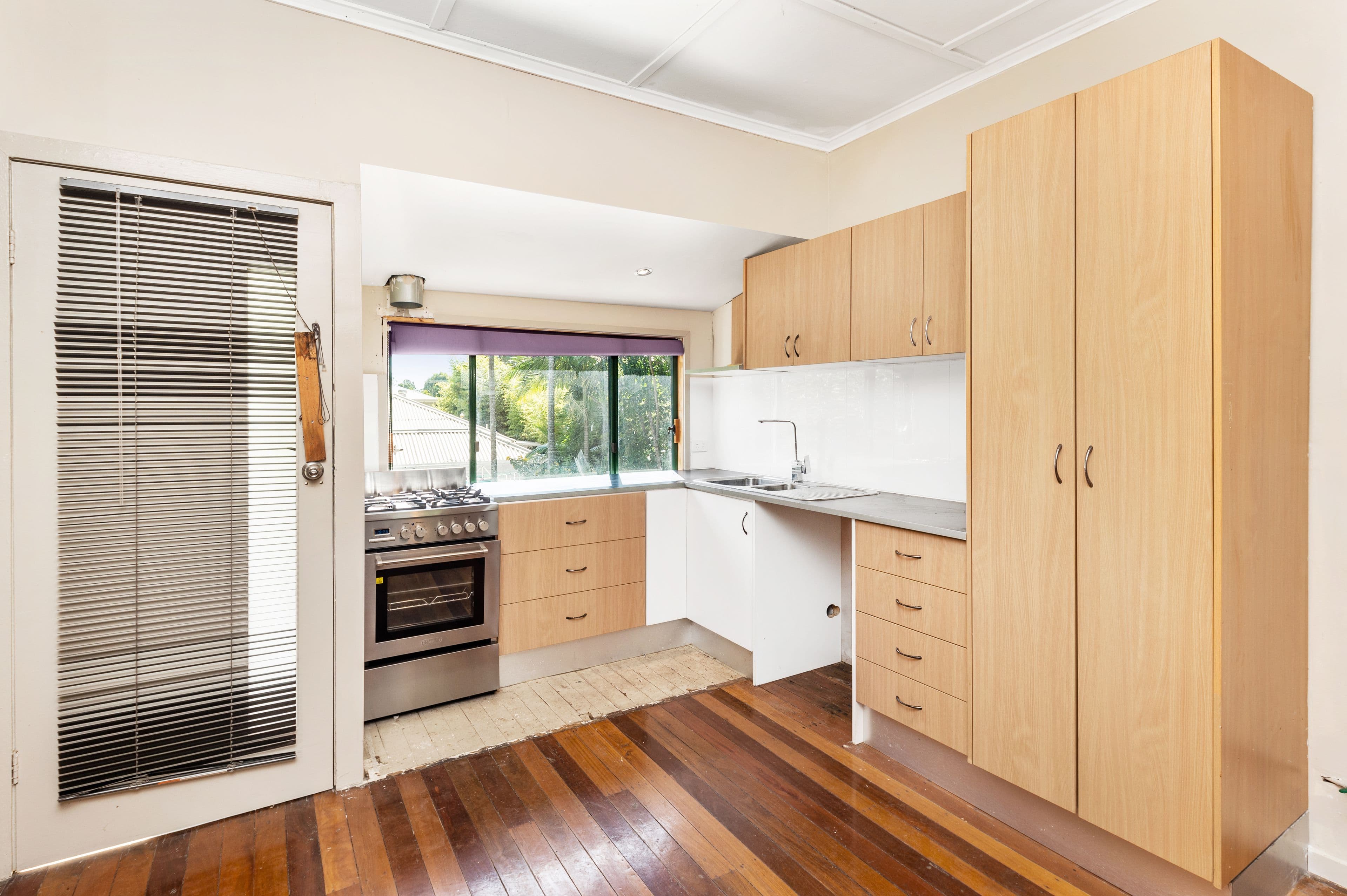 131 Pohlman Street, Southport QLD 4215, Southport - Thumbnail 6