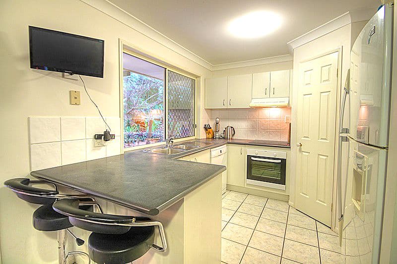 35 Skinner Crescent, Silkstone QLD 4304, Silkstone - Thumbnail 2