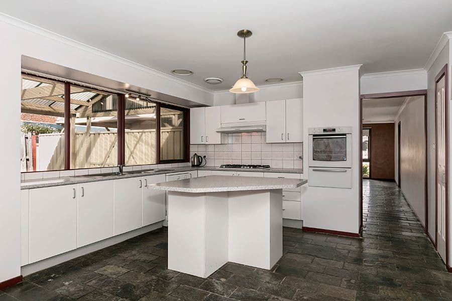 24 Christopher Crescent, MELTON VIC 3337, Melton - Thumbnail 2