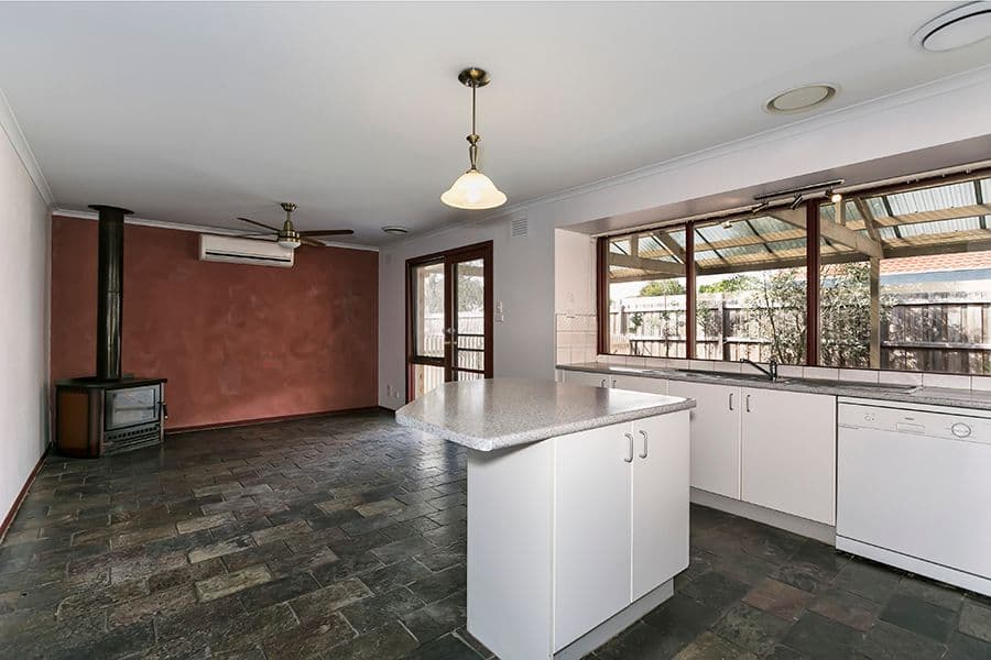 24 Christopher Crescent, MELTON VIC 3337, Melton - Thumbnail 3