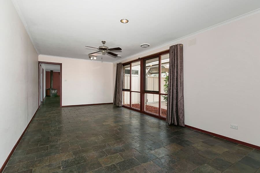 24 Christopher Crescent, MELTON VIC 3337, Melton - Thumbnail 4