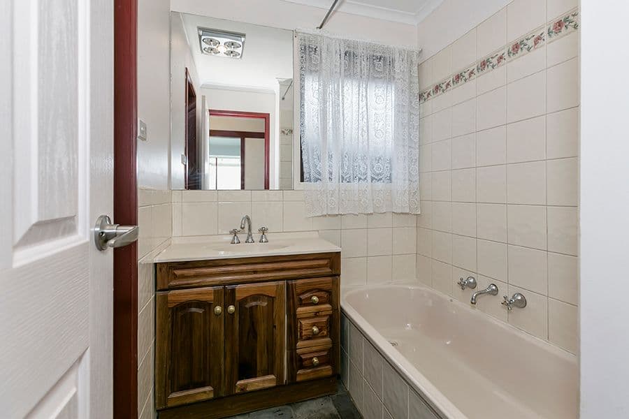 24 Christopher Crescent, MELTON VIC 3337, Melton - Thumbnail 8