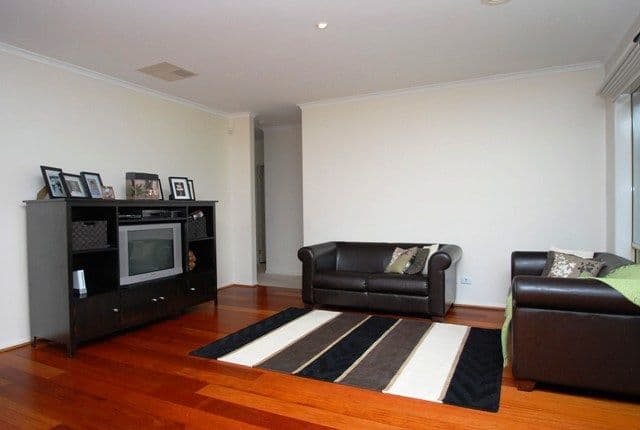 30 Cheviot Drive, MILL PARK VIC 3082, Mill Park - Thumbnail 2