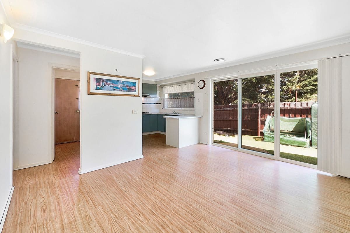82 Hoysted Avenue, Cranbourne North VIC 3977, Cranbourne North - Thumbnail 2