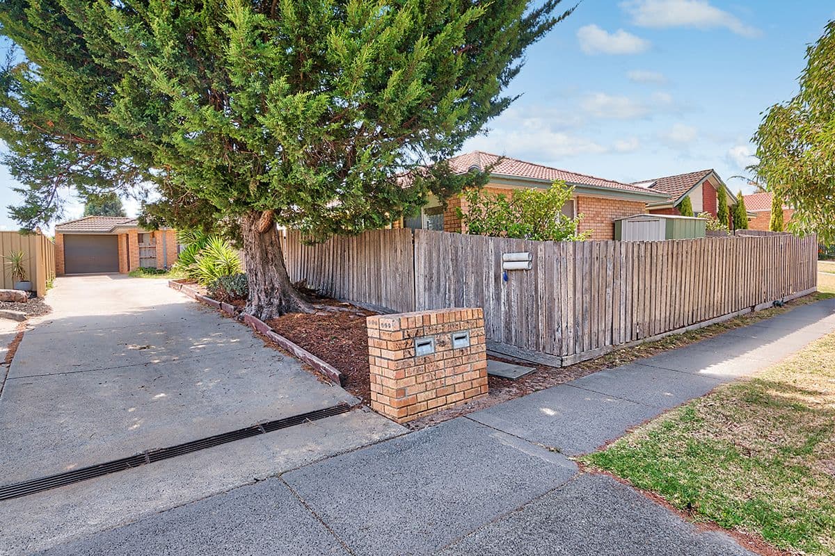 82 Hoysted Avenue, Cranbourne North VIC 3977, Cranbourne North - Thumbnail 3