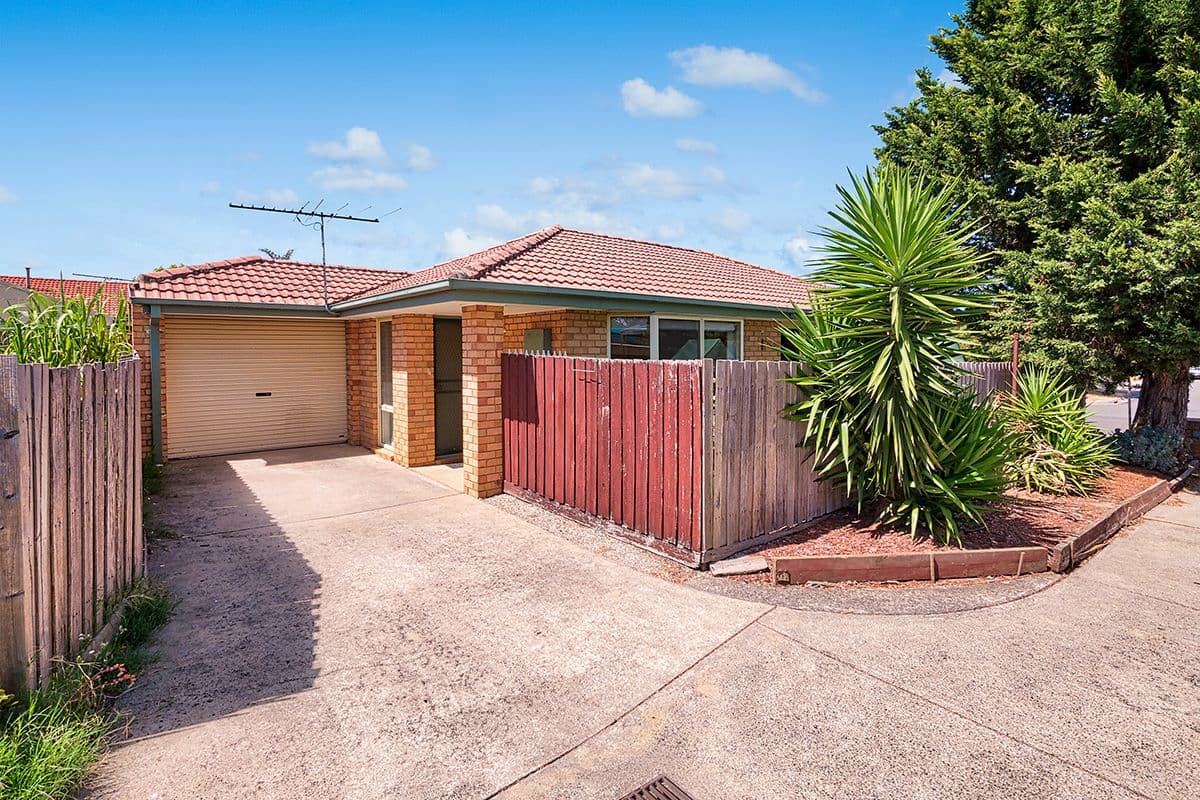 82 Hoysted Avenue, Cranbourne North VIC 3977, Cranbourne North - Thumbnail 4